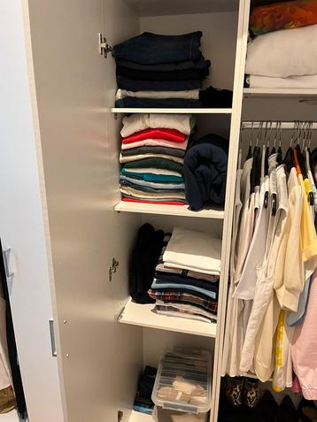 Witte Kledingkasten 2 m hoog en 260 gezamenlijke lengte beschikbaar voor biedingen