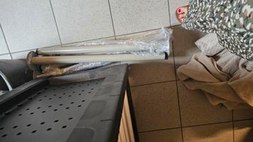 Tafel buro poten beschikbaar voor biedingen