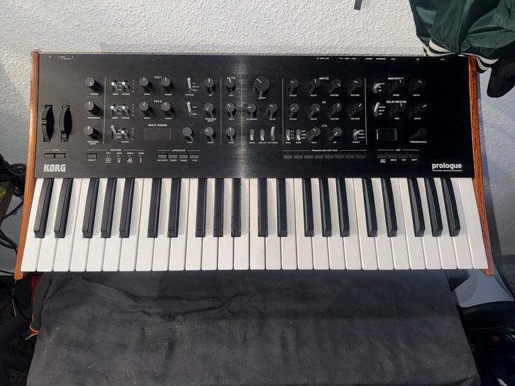 Korg Prologue 8 Analoge Synthesizer, Muziek en Instrumenten, Synthesizers, Zo goed als nieuw, Overige aantallen, Korg, Met midi-aansluiting