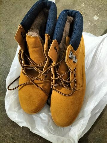 Gele Boots - Maat 45 Nieuw  beschikbaar voor biedingen