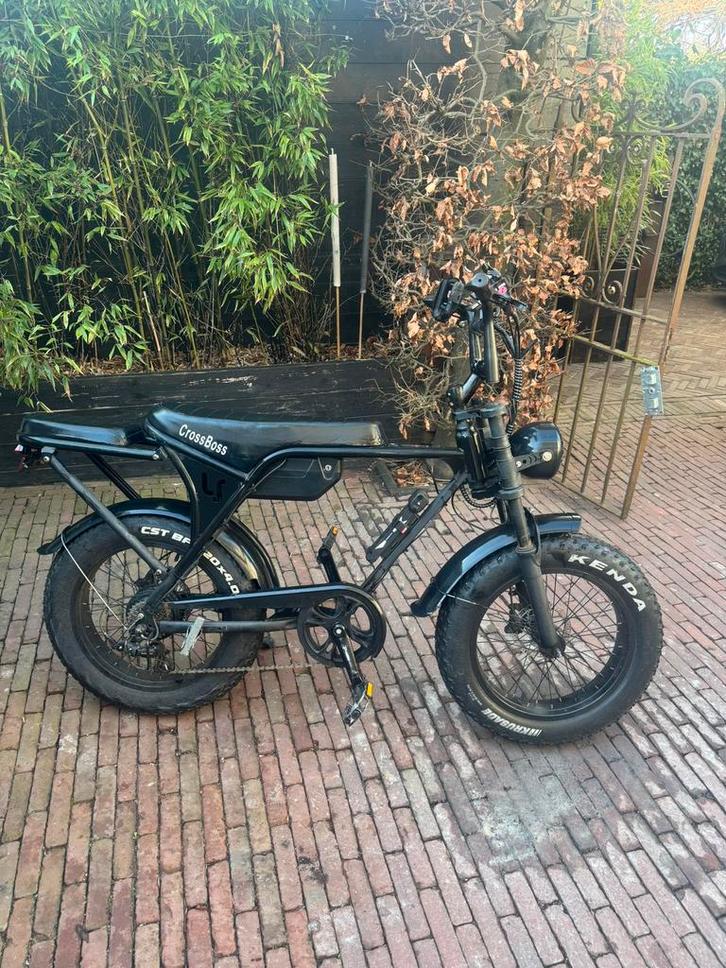 Te koop:  Fatbike Cross Boss V14 Spike Wheel Special Edition, Fietsen en Brommers, Brommers | Tomos, Zo goed als nieuw, Overige modellen