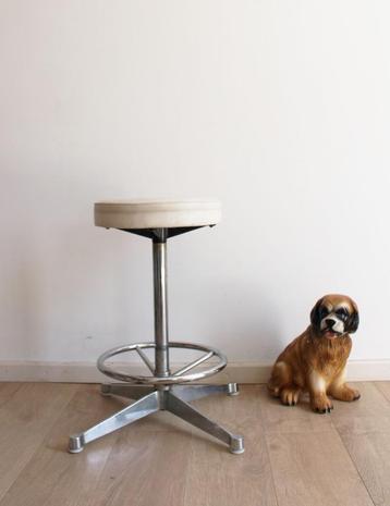 Industriële vintage kruk Gispen? Retro design kruk beschikbaar voor biedingen