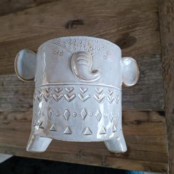 bloempot binnen olifant look gezicht grijs beschikbaar voor biedingen