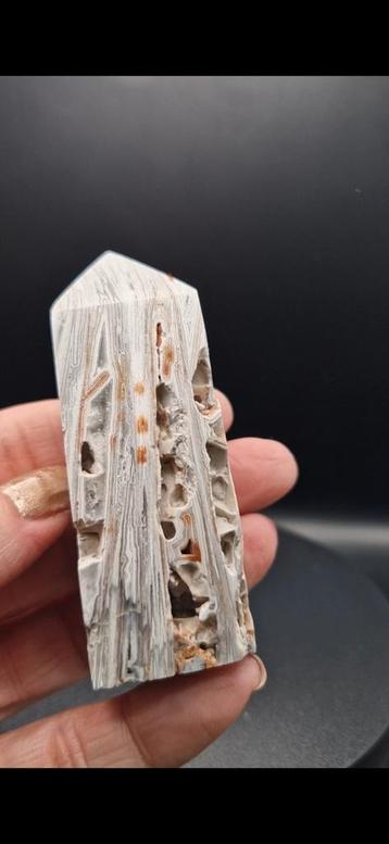witte lace agaat toren  beschikbaar voor biedingen