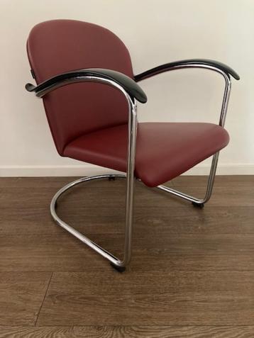 Gispen 414 fauteuil , hoogglans chroom, bordeauxrood leder beschikbaar voor biedingen