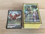 KADO TIP Set van 100 verschillende originele Pokemon kaarten, Ophalen of Verzenden, Zo goed als nieuw, Meerdere kaarten, Foil