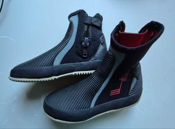 GUL Zeil/Surf Schoenen Maat 5 / 35 beschikbaar voor biedingen