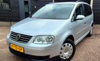 Volkswagen Touran 1.6 85KW 2006 Grijs/7 Persoons/Inruil moge, Stof, 74 €/maand, Zwart, 4 cilinders