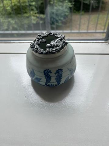 Delfts blauw sierpotje beschikbaar voor biedingen