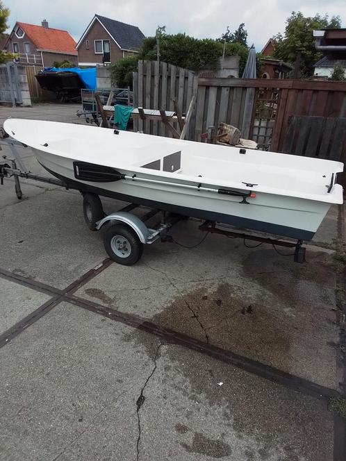 Polyester boot met trailer, electrische motor en accu's, Watersport en Boten, Vis- en Consoleboten, Zo goed als nieuw, Tot 10 pk