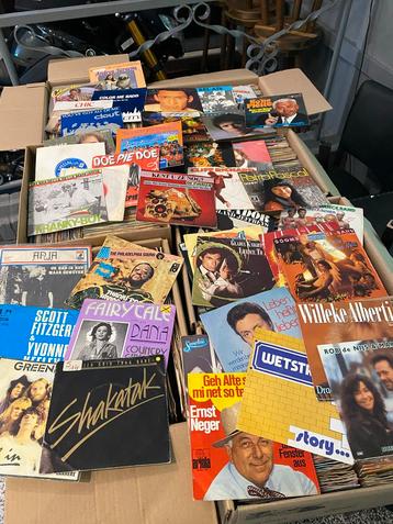 Partij vinyl singles beschikbaar voor biedingen