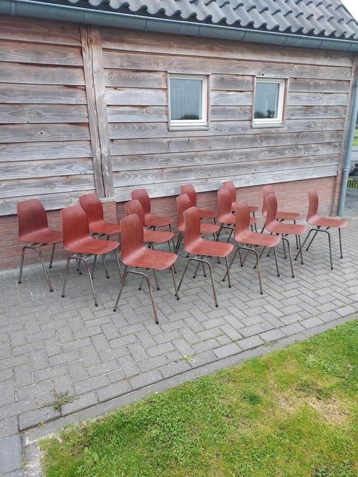 15 x vintage design schoolstoelen partij stoelen, Huis en Inrichting, Stoelen, Gebruikt, Vijf, Zes of meer stoelen, Bruin, Ophalen