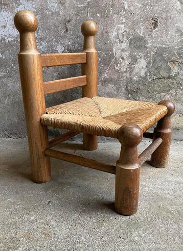 Brutalist lage eiken stoel  design Dudouyt beschikbaar voor biedingen