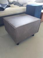 Grijze poef / hokker Ideaal voor op slaapkamer oid 70 60 50, Huis en Inrichting, 50 tot 75 cm, Nieuw, Ophalen of Verzenden, Rechthoekig