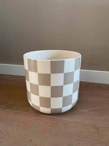 Bloempot checkerboard beige / wit beschikbaar voor biedingen