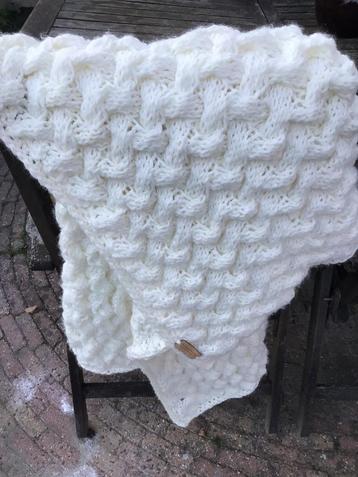 Woondeken wolwit kabelpatroon 130 x 100 cm beschikbaar voor biedingen