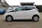 Toyota Aygo 1.0 VVT-i x-play | Carplay | Camera | Led |, Stof, Gebruikt, 4 stoelen, Wit