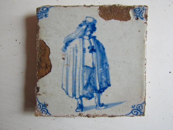 een 17e eeuwse tegel met een deftige heer., Antiek en Kunst, Antiek | Wandborden en Tegels, Ophalen of Verzenden