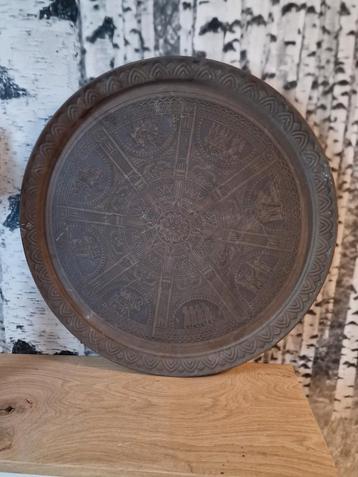 Antiek Koperen Dienblad met Gravures beschikbaar voor biedingen