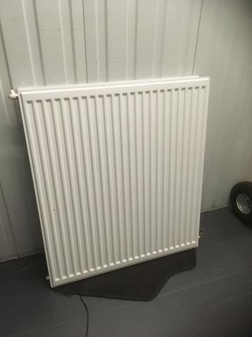 zgan Nieuwe radiator met ophangbeugels beschikbaar voor biedingen