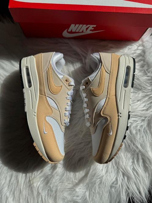 Nike Air Max 1 beige wit mini swoosh maat 40 wmns nieuw, Kleding | Dames, Schoenen, Nieuw, Sneakers of Gympen, Overige kleuren