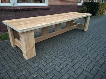 Mooie zware zeer robuuste landelijke style stamtafel beschikbaar voor biedingen