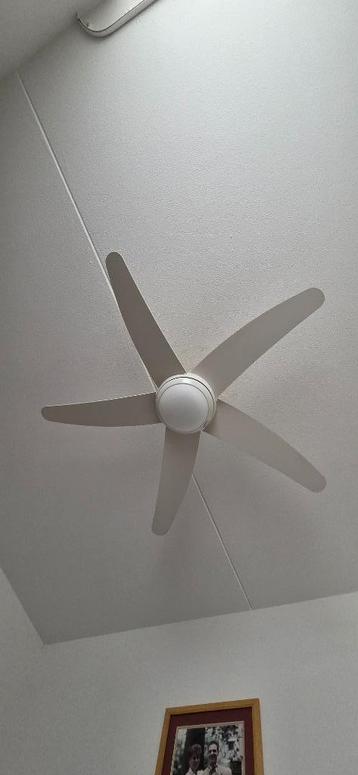 Plafond ventilator beschikbaar voor biedingen