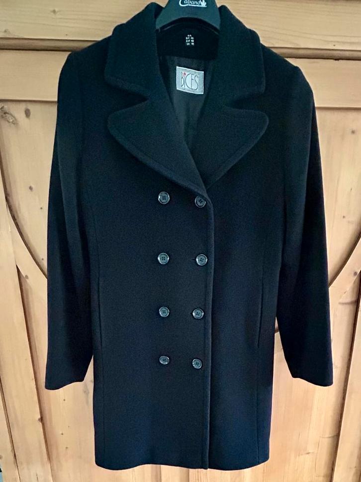 Zwarte mantel mt. 44 van Bices, Kleding | Dames, Jassen | Winter, Zo goed als nieuw, Maat 42/44 (L), Zwart, Ophalen of Verzenden