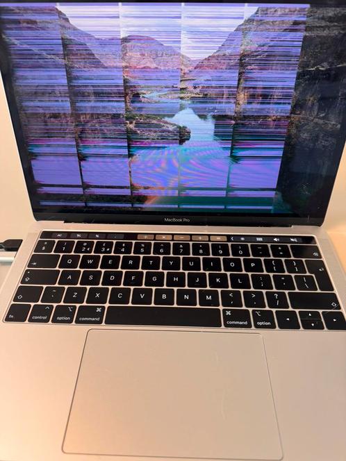 Macbook pro touch bar 2019 met flexgate probleem, Computers en Software, Apple Macbooks, Zo goed als nieuw, 13 inch, 2 tot 3 Ghz