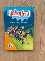 Boek van Vivian den Hollander - Hockeyfeest, Boeken, Fictie algemeen, Vivian den Hollander, Ophalen of Verzenden, Zo goed als nieuw