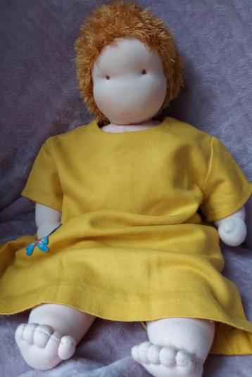 Zonnekind pop beschikbaar voor biedingen