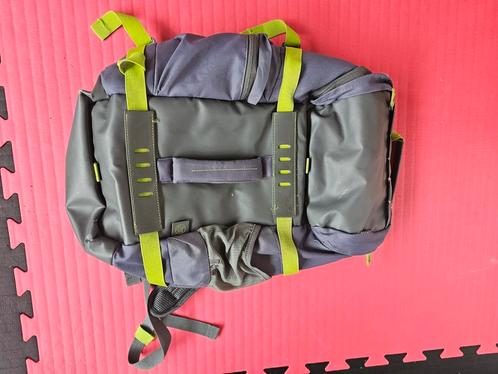 Stevige HP Rugzak met Laptopvak – Comfortabel & Ruim, Sieraden, Tassen en Uiterlijk, Tassen | Rugtassen, Gebruikt, 25 tot 40 cm