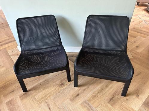 twee lage zwarte stoelen, Huis en Inrichting, Stoelen, Zo goed als nieuw, Twee, Hout, Kunststof, Stof, Zwart, Ophalen