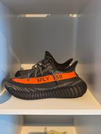 Yeezy Boost 350 V2 Carbon Beluga - Maat 43, Kleding | Heren, Schoenen, Ophalen of Verzenden, Zo goed als nieuw, Zwart, Sneakers of Gympen