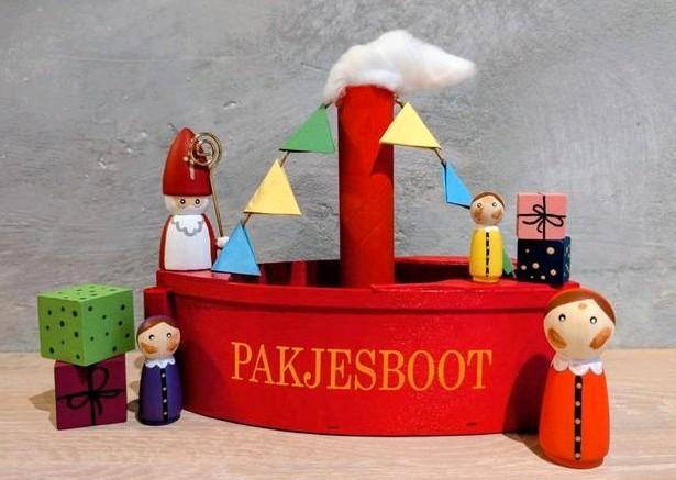 Sinterklaas,Pakjesboot met peg dolls en kado's., Diversen, Sinterklaas, Ophalen of Verzenden