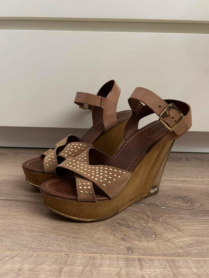 Leuke beige/bruine Invito sandalen met sleehak maat 38., Kleding | Dames, Schoenen, Zo goed als nieuw, Sandalen of Muiltjes, Beige