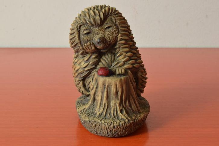 Retro vintage stenen beeldje - Egeltje met lieveheersbeestje, Verzamelen, Beelden en Beeldjes, Zo goed als nieuw, Dier, Ophalen of Verzenden