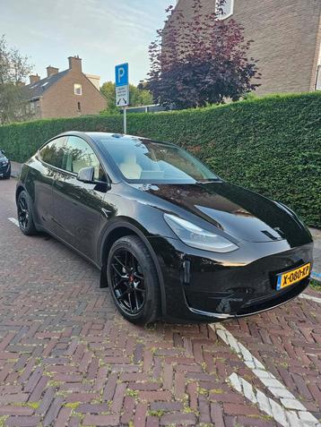 Tesla Model Y RWD 2023 Zwart - Wit interieur- Trekhaak  beschikbaar voor biedingen