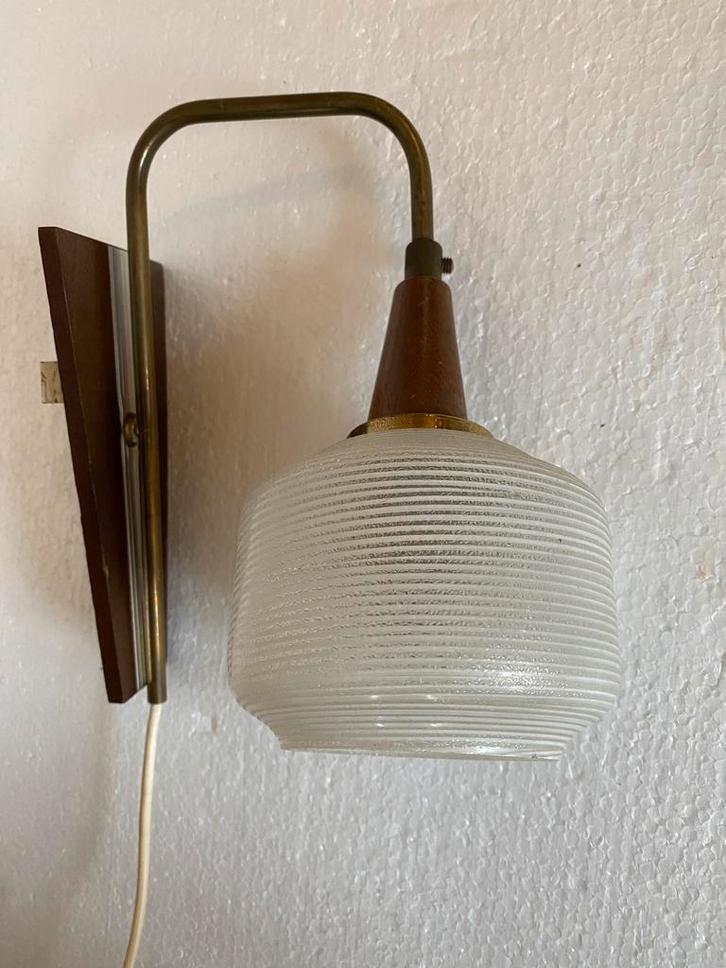Teak wandlamp met glazen bolletje , jaren 60, Verzamelen, Retro, Huis en Inrichting, Ophalen of Verzenden