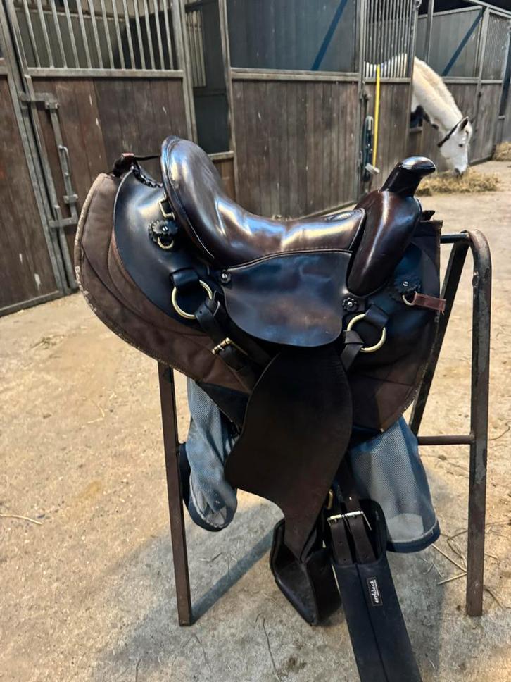 Western zadel / totale lengte 55 cm, Dieren en Toebehoren, Paarden en Pony's | Zadels, Gebruikt, Western, Ophalen of Verzenden