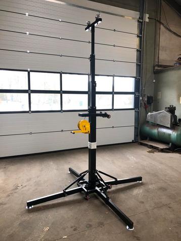 VAKE telescoop truss lift. 6mtr. Hoog. 250 kg Max. Gewicht. 