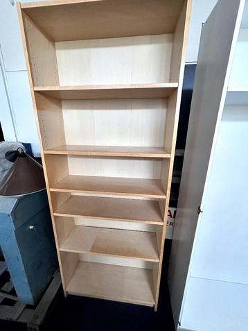 Kast (bv. boekenkast)  beschikbaar voor biedingen