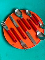 Retro bestekset 2 personen rood space age Rosti Mepal, Huis en Inrichting, Keuken | Bestek, Ophalen of Verzenden, Zo goed als nieuw