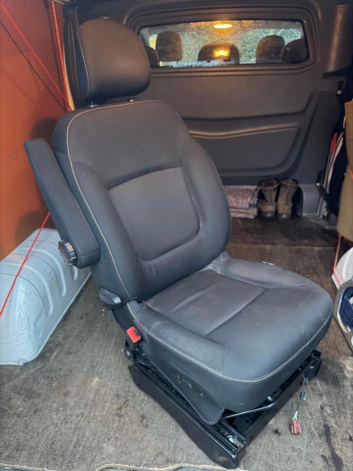 Te koop autostoel bestuurdersstoel Renault Trafic, Auto-onderdelen, Interieur en Bekleding, Fiat, Nissan, Opel, Renault, Gebruikt