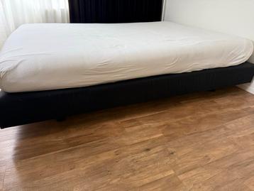 Zwart Auping boxspring 140x210 met matras beschikbaar voor biedingen