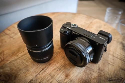 In Nieuwstaat: Sony A6300 + 2 lenzen (16-50mm & 50mm f1.8), Audio, Tv en Foto, Fotocamera's Digitaal, Zo goed als nieuw, Compact