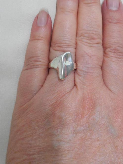 Zilveren modernist ring maat 17.5 nr.285, Sieraden, Tassen en Uiterlijk, Ringen, Zo goed als nieuw, Dame, 17 tot 18, Zilver, Zilver