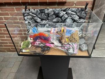  Aquarium met meubel beschikbaar voor biedingen