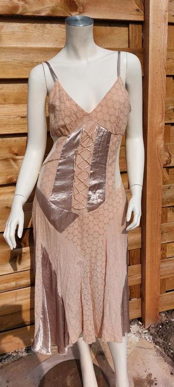 Prachtige elegante jurk maat L stretch zalm beige beschikbaar voor biedingen