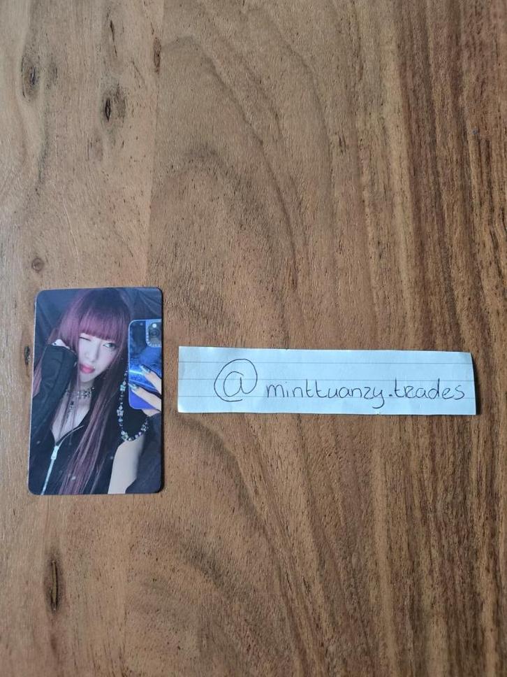 itzy yuna born to be, Verzamelen, Muziek, Artiesten en Beroemdheden, Zo goed als nieuw, Foto of Kaart, Ophalen of Verzenden